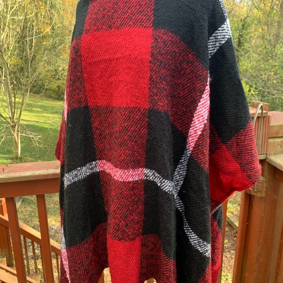 Red Plaid Poncho - Picture 9 of 9